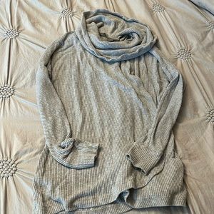 Pea in the pod nursing turtle neck